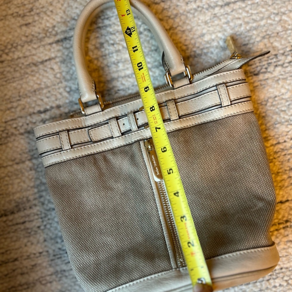 Michael Kors Retired Kingsbury Leather Small Bucket Bag with Handles - Picture 13 of 17